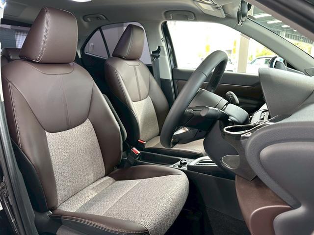 ヤリスクロス ハイブリッドZ 4WD■モデリスタフルエアロ【純正8型ナビ・ 全方位カメラ・禁煙・衝突軽減・100V電源・ヒーター付き電動レザー・ステアヒーター・HUD・追従クルコン・電動リアゲート】車線逸脱警報/ETC2.0/純正18AW/ミラーヒーター/ラゲッジマット/(42枚目)