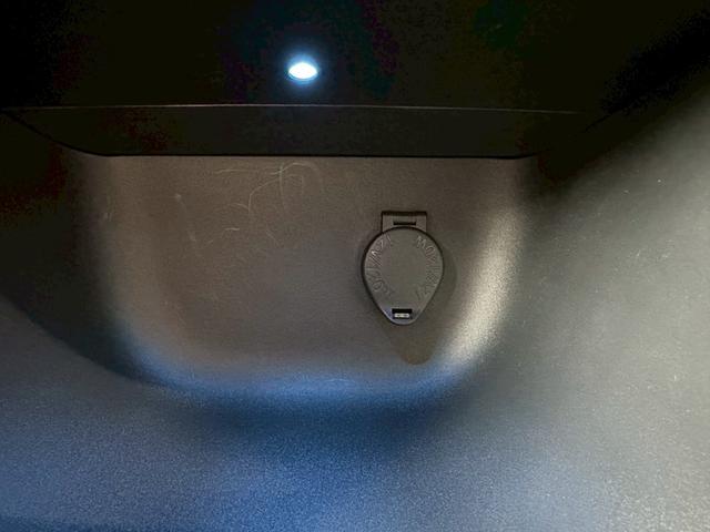 ヤリスクロス ハイブリッドZ 4WD■モデリスタフルエアロ【純正8型ナビ・ 全方位カメラ・禁煙・衝突軽減・100V電源・ヒーター付き電動レザー・ステアヒーター・HUD・追従クルコン・電動リアゲート】車線逸脱警報/ETC2.0/純正18AW/ミラーヒーター/ラゲッジマット/(45枚目)