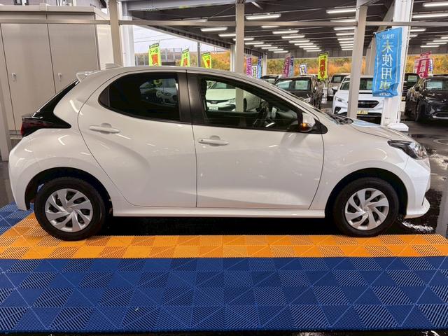 ヤリス X 4WD■北海道仕入【寒冷地仕様・禁煙・衝突軽減・8型ナビ 追従クルコン・ETC・Bカメラ】車線逸脱警告/BT/USB/フルセグTV/ドラレコ/オートハイビーム/ワイパーデアイサー/プッシュスタート/電格ミラーウィンカー/ヘッドライトレベライザー/保証書(14枚目)