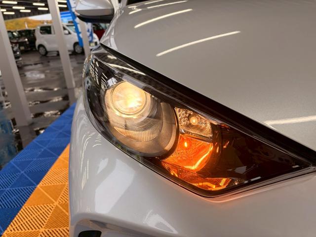 ヤリス X 4WD■北海道仕入【寒冷地仕様・禁煙・衝突軽減・8型ナビ 追従クルコン・ETC・Bカメラ】車線逸脱警告/BT/USB/フルセグTV/ドラレコ/オートハイビーム/ワイパーデアイサー/プッシュスタート/電格ミラーウィンカー/ヘッドライトレベライザー/保証書(19枚目)