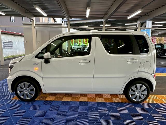 グループ全店敷地内に【陸運局認証工場】または【指定工場】完備！！国家資格車検検査員を持った整備士による整備。さらにステレオ・エアコン等走行に関係の無い所も不具合箇所が有れば修理してご納車致します☆