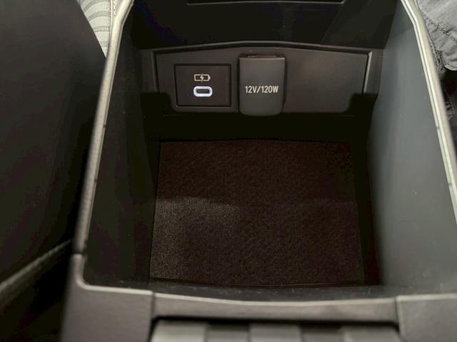 カローラツーリング ハイブリッドダブルバイビー４ＷＤ■鳥取仕入【禁煙・１オーナー　・１０．５型ナビ・衝突軽減・ＥＴＣ２．０・追従クルコン・ハーフレザー・ＢＳＭ】車線逸脱警報／ＢＴ／フルセグＴＶ／Ｂカメラ／ＬＥＤオートハイビーム／フォグ／ソナー／ブレーキホールド／純正１７ＡＷ／保証書（12枚目）