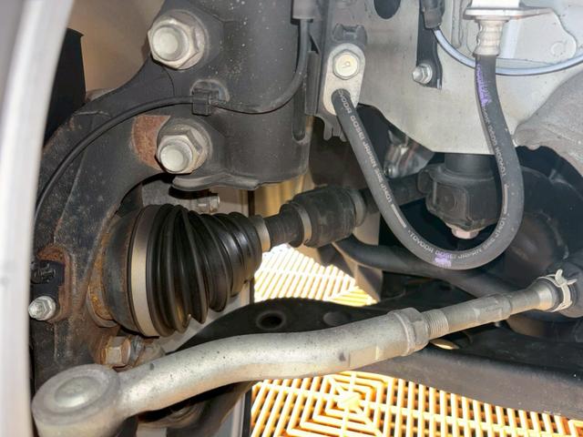 カローラツーリング ハイブリッドダブルバイビー４ＷＤ■鳥取仕入【禁煙・１オーナー　・１０．５型ナビ・衝突軽減・ＥＴＣ２．０・追従クルコン・ハーフレザー・ＢＳＭ】車線逸脱警報／ＢＴ／フルセグＴＶ／Ｂカメラ／ＬＥＤオートハイビーム／フォグ／ソナー／ブレーキホールド／純正１７ＡＷ／保証書（36枚目）