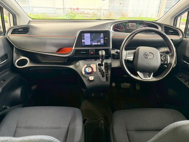 シエンタ Ｇ　４ＷＤ■山形仕入【両電動スライド・衝突軽減・社外ＳＤナビ　・禁煙・６人・シートヒーター・】車線逸脱警告／社外ＳＤナビ／Ｂカメラ／ＴＶ／ＣＤ／ＵＳＢ／オートハイビーム／プッシュスタート／ヘッドライトレベライザー／オートエアコン／電格ミラーウィンカー／横滑防止／（6枚目）