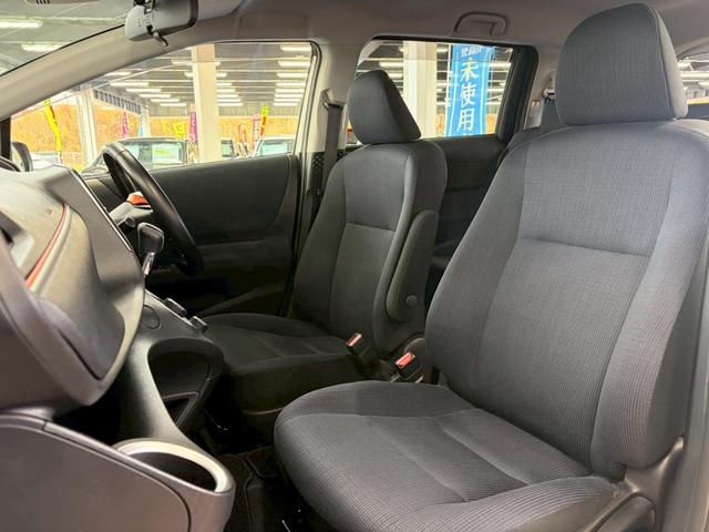 シエンタ Ｇ　４ＷＤ■山形仕入【両電動スライド・衝突軽減・社外ＳＤナビ　・禁煙・６人・シートヒーター・】車線逸脱警告／社外ＳＤナビ／Ｂカメラ／ＴＶ／ＣＤ／ＵＳＢ／オートハイビーム／プッシュスタート／ヘッドライトレベライザー／オートエアコン／電格ミラーウィンカー／横滑防止／（28枚目）