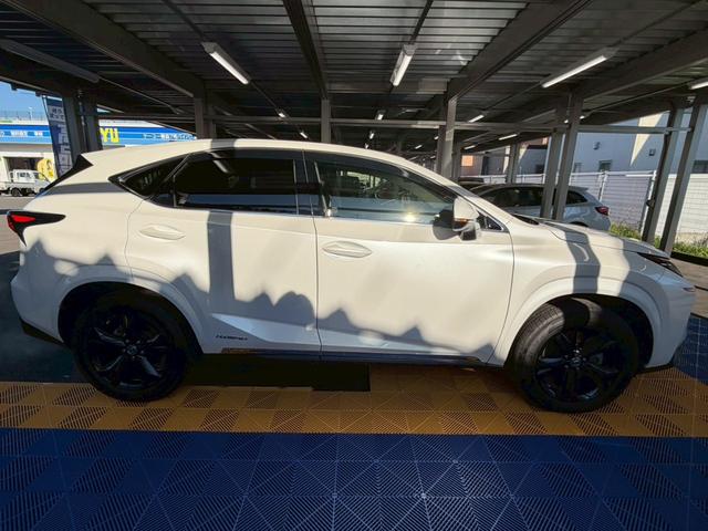NX NX300h アーバンスタイル 4WD■愛知仕入【特別使用車 ・禁煙・純正7型ナビ】横滑防止/DVD/BT/12セグ/ETC2.0/Bカメラ/オートライト/LED/電動シート&ヒーター/追従クルコン/電動リアゲート/ドアミラーヒーター/パドルシフト(16枚目)