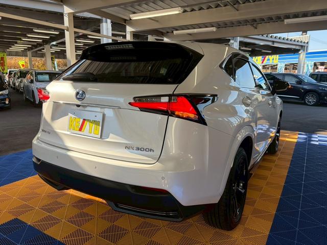 NX NX300h アーバンスタイル 4WD■愛知仕入【特別使用車 ・禁煙・純正7型ナビ】横滑防止/DVD/BT/12セグ/ETC2.0/Bカメラ/オートライト/LED/電動シート&ヒーター/追従クルコン/電動リアゲート/ドアミラーヒーター/パドルシフト(19枚目)