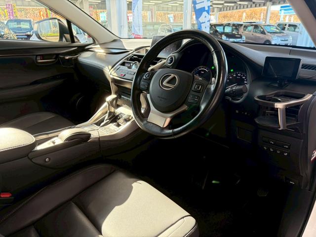 NX NX300h アーバンスタイル 4WD■愛知仕入【特別使用車 ・禁煙・純正7型ナビ】横滑防止/DVD/BT/12セグ/ETC2.0/Bカメラ/オートライト/LED/電動シート&ヒーター/追従クルコン/電動リアゲート/ドアミラーヒーター/パドルシフト(24枚目)