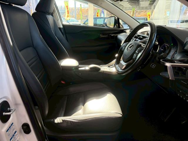 NX NX300h アーバンスタイル 4WD■愛知仕入【特別使用車 ・禁煙・純正7型ナビ】横滑防止/DVD/BT/12セグ/ETC2.0/Bカメラ/オートライト/LED/電動シート&ヒーター/追従クルコン/電動リアゲート/ドアミラーヒーター/パドルシフト(25枚目)