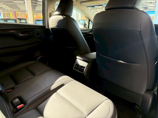 NX NX300h アーバンスタイル 4WD■愛知仕入【特別使用車 ・禁煙・純正7型ナビ】横滑防止/DVD/BT/12セグ/ETC2.0/Bカメラ/オートライト/LED/電動シート&ヒーター/追従クルコン/電動リアゲート/ドアミラーヒーター/パドルシフト(26枚目)