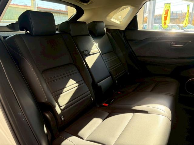 NX NX300h アーバンスタイル 4WD■愛知仕入【特別使用車 ・禁煙・純正7型ナビ】横滑防止/DVD/BT/12セグ/ETC2.0/Bカメラ/オートライト/LED/電動シート&ヒーター/追従クルコン/電動リアゲート/ドアミラーヒーター/パドルシフト(28枚目)