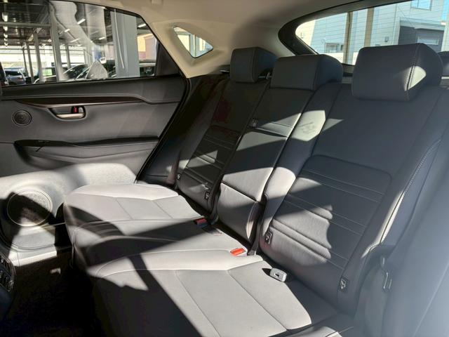 NX NX300h アーバンスタイル 4WD■愛知仕入【特別使用車 ・禁煙・純正7型ナビ】横滑防止/DVD/BT/12セグ/ETC2.0/Bカメラ/オートライト/LED/電動シート&ヒーター/追従クルコン/電動リアゲート/ドアミラーヒーター/パドルシフト(29枚目)