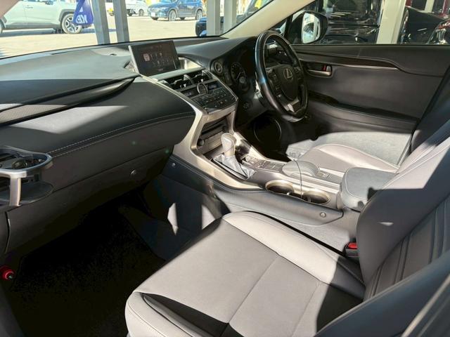 NX NX300h アーバンスタイル 4WD■愛知仕入【特別使用車 ・禁煙・純正7型ナビ】横滑防止/DVD/BT/12セグ/ETC2.0/Bカメラ/オートライト/LED/電動シート&ヒーター/追従クルコン/電動リアゲート/ドアミラーヒーター/パドルシフト(32枚目)