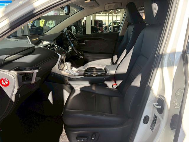 NX NX300h アーバンスタイル 4WD■愛知仕入【特別使用車 ・禁煙・純正7型ナビ】横滑防止/DVD/BT/12セグ/ETC2.0/Bカメラ/オートライト/LED/電動シート&ヒーター/追従クルコン/電動リアゲート/ドアミラーヒーター/パドルシフト(33枚目)