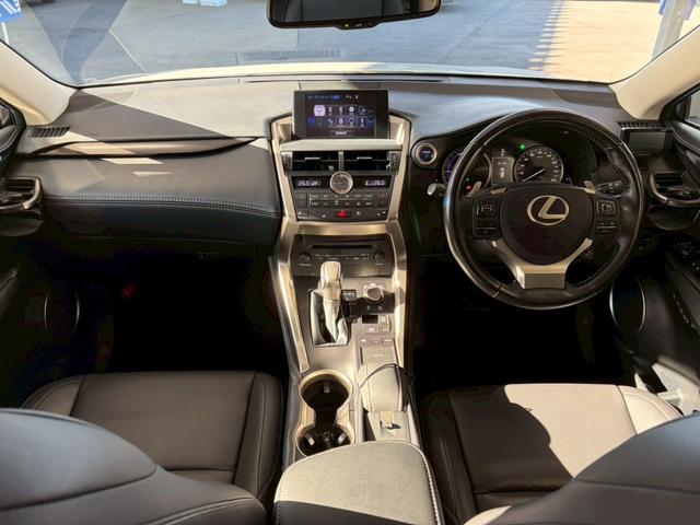 NX NX300h アーバンスタイル 4WD■愛知仕入【特別使用車 ・禁煙・純正7型ナビ】横滑防止/DVD/BT/12セグ/ETC2.0/Bカメラ/オートライト/LED/電動シート&ヒーター/追従クルコン/電動リアゲート/ドアミラーヒーター/パドルシフト(35枚目)