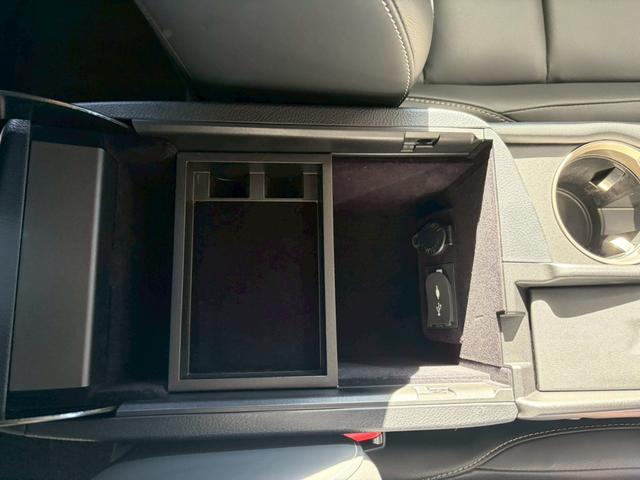 NX NX300h アーバンスタイル 4WD■愛知仕入【特別使用車 ・禁煙・純正7型ナビ】横滑防止/DVD/BT/12セグ/ETC2.0/Bカメラ/オートライト/LED/電動シート&ヒーター/追従クルコン/電動リアゲート/ドアミラーヒーター/パドルシフト(55枚目)