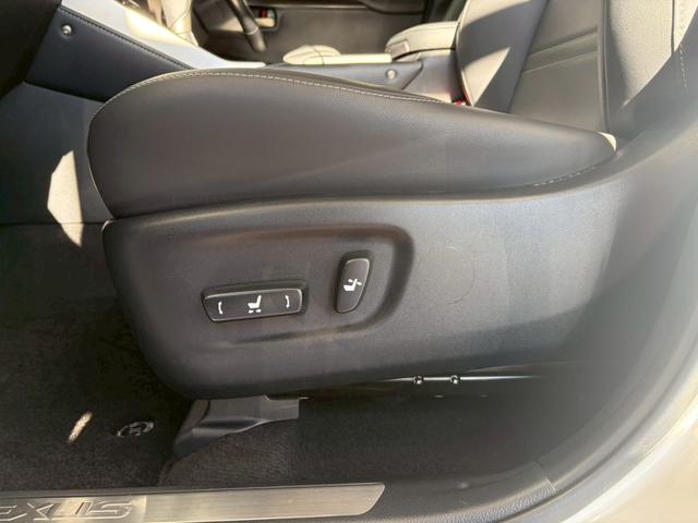 NX NX300h アーバンスタイル 4WD■愛知仕入【特別使用車 ・禁煙・純正7型ナビ】横滑防止/DVD/BT/12セグ/ETC2.0/Bカメラ/オートライト/LED/電動シート&ヒーター/追従クルコン/電動リアゲート/ドアミラーヒーター/パドルシフト(57枚目)