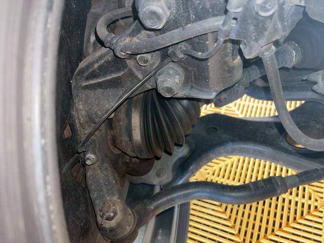 NX NX300h アーバンスタイル 4WD■愛知仕入【特別使用車 ・禁煙・純正7型ナビ】横滑防止/DVD/BT/12セグ/ETC2.0/Bカメラ/オートライト/LED/電動シート&ヒーター/追従クルコン/電動リアゲート/ドアミラーヒーター/パドルシフト(74枚目)