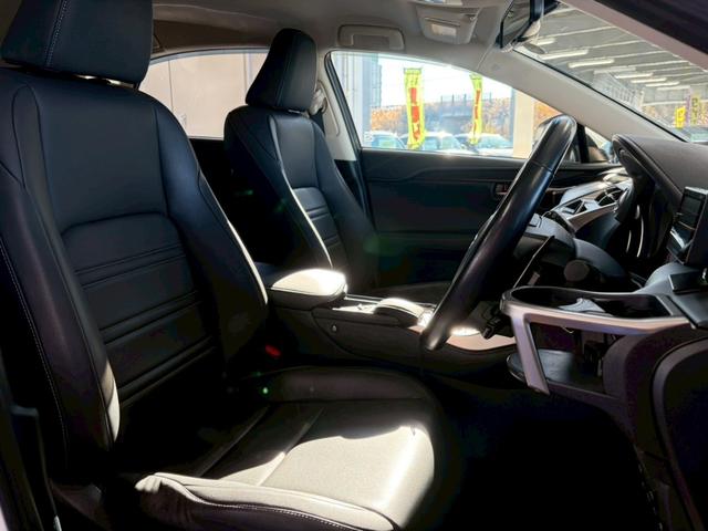 NX NX300h アーバンスタイル 4WD■愛知仕入【特別使用車 ・禁煙・純正7型ナビ】横滑防止/DVD/BT/12セグ/ETC2.0/Bカメラ/オートライト/LED/電動シート&ヒーター/追従クルコン/電動リアゲート/ドアミラーヒーター/パドルシフト(77枚目)