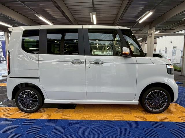 N-BOXカスタム ターボ 4WD■届出済未使用【純正8型ナビ・フルセグ・BT ・バックカメラ】純正15インチアルミ/LEDオートライト/ハーフレザーシートヒーター/ソナー/衝突軽減ブレーキ/レーンアシスト/追従クルコン/パドルシフト/両パワスラ/ドアミラーヒーター/6AB(7枚目)