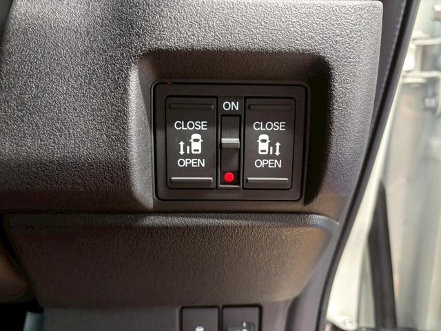 N-BOXカスタム ターボ 4WD■届出済未使用【純正8型ナビ・フルセグ・BT ・バックカメラ】純正15インチアルミ/LEDオートライト/ハーフレザーシートヒーター/ソナー/衝突軽減ブレーキ/レーンアシスト/追従クルコン/パドルシフト/両パワスラ/ドアミラーヒーター/6AB(18枚目)