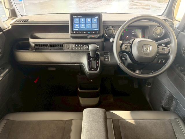 Ｎ－ＢＯＸカスタム ターボ４ＷＤ　■届出済未使用【純正８型ナビ・両電動スライド・　衝突軽減・追従クルコン・ヒーター付きハーフレザーシート】車線逸脱警報／Ｂカメラ／フルセグＴＶ／ＢＴ／純正１５ＡＷ／ＬＥＤオートライト／ソナー／フォグ／ブレーキホールド／ヘッドライトレベライザー／保証書（4枚目）