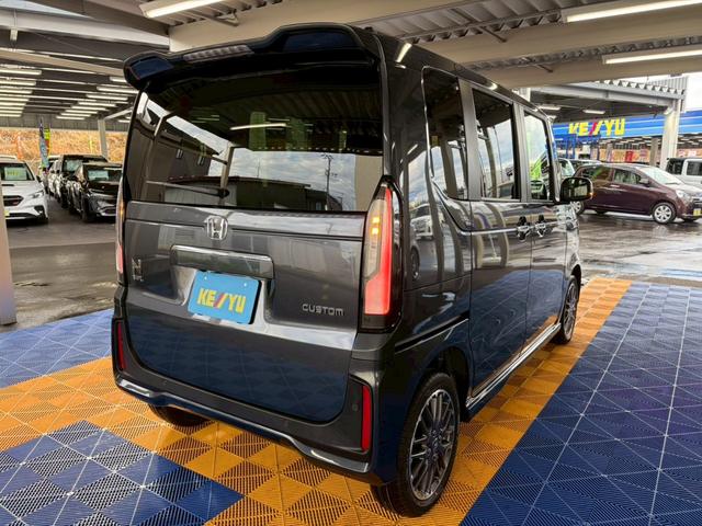 Ｎ－ＢＯＸカスタム ターボ４ＷＤ　■届出済未使用【純正８型ナビ・両電動スライド・　衝突軽減・追従クルコン・ヒーター付きハーフレザーシート】車線逸脱警報／Ｂカメラ／フルセグＴＶ／ＢＴ／純正１５ＡＷ／ＬＥＤオートライト／ソナー／フォグ／ブレーキホールド／ヘッドライトレベライザー／保証書（17枚目）