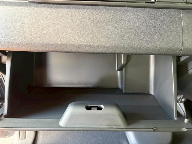 Ｎ－ＢＯＸカスタム ターボ４ＷＤ　■届出済未使用【純正８型ナビ・両電動スライド・　衝突軽減・追従クルコン・ヒーター付きハーフレザーシート】車線逸脱警報／Ｂカメラ／フルセグＴＶ／ＢＴ／純正１５ＡＷ／ＬＥＤオートライト／ソナー／フォグ／ブレーキホールド／ヘッドライトレベライザー／保証書（32枚目）