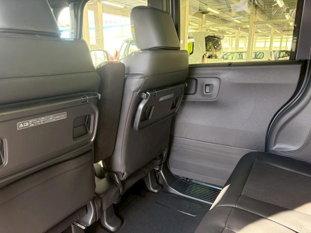 Ｎ－ＢＯＸカスタム ターボ４ＷＤ　■届出済未使用【純正８型ナビ・両電動スライド・　衝突軽減・追従クルコン・ヒーター付きハーフレザーシート】車線逸脱警報／Ｂカメラ／フルセグＴＶ／ＢＴ／純正１５ＡＷ／ＬＥＤオートライト／ソナー／フォグ／ブレーキホールド／ヘッドライトレベライザー／保証書（36枚目）