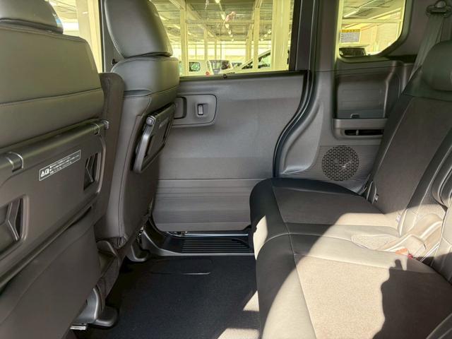 Ｎ－ＢＯＸカスタム ターボ４ＷＤ　■届出済未使用【純正８型ナビ・両電動スライド・　衝突軽減・追従クルコン・ヒーター付きハーフレザーシート】車線逸脱警報／Ｂカメラ／フルセグＴＶ／ＢＴ／純正１５ＡＷ／ＬＥＤオートライト／ソナー／フォグ／ブレーキホールド／ヘッドライトレベライザー／保証書（37枚目）