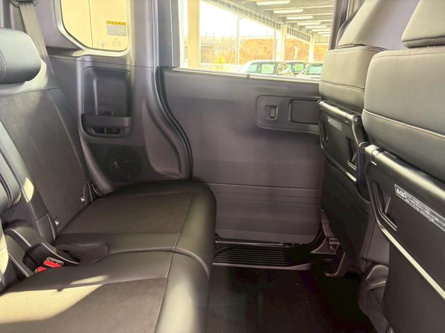 Ｎ－ＢＯＸカスタム ターボ４ＷＤ　■届出済未使用【純正８型ナビ・両電動スライド・　衝突軽減・追従クルコン・ヒーター付きハーフレザーシート】車線逸脱警報／Ｂカメラ／フルセグＴＶ／ＢＴ／純正１５ＡＷ／ＬＥＤオートライト／ソナー／フォグ／ブレーキホールド／ヘッドライトレベライザー／保証書（38枚目）