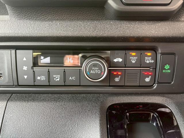 Ｎ－ＢＯＸカスタム ターボ４ＷＤ　■届出済未使用【純正８型ナビ・両電動スライド・　衝突軽減・追従クルコン・ヒーター付きハーフレザーシート】車線逸脱警報／Ｂカメラ／フルセグＴＶ／ＢＴ／純正１５ＡＷ／ＬＥＤオートライト／ソナー／フォグ／ブレーキホールド／ヘッドライトレベライザー／保証書（64枚目）