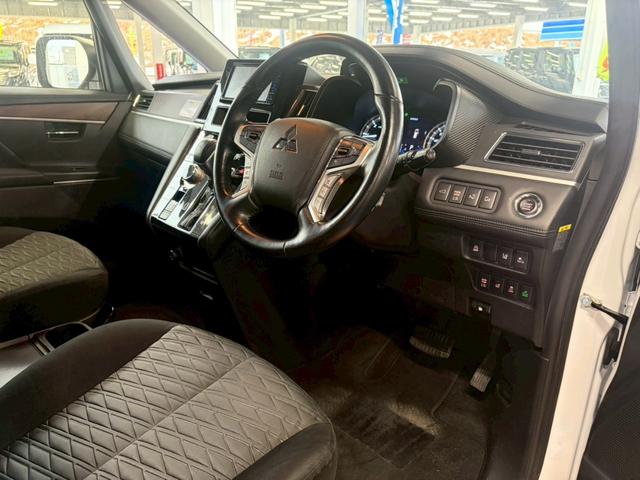 デリカD:5 P 4WD■禁煙【100V電源・全方位カメラ・両電動スライド ・8人・ディーゼルターボ・追従クルコン・衝突軽減・電動シート・電動リアゲート】車線逸脱警告/社外SDナビ/DVD/BT/TV/ETC/LEDオートライト/ステア&シートヒーター/ブレーキホールド/(40枚目)