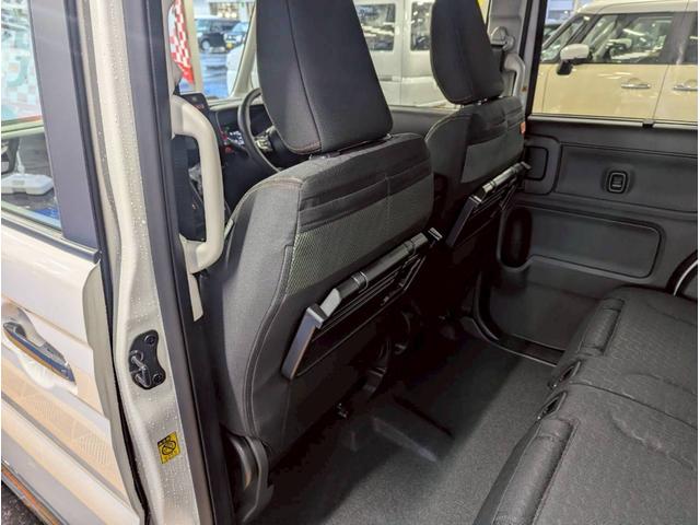 スペーシアギア ハイブリッドＸＺ　ターボ　４ＷＤ■届出済未使用【ガンメタルー　フ・メーカーＯＰ９型ナビ・全方位カメラ・フルセグ・ＢＴ・ＨＵＤ】衝突軽減ブレーキ／車線逸脱警告／追従クルコン／パドルシフト／両パワスラ／ソナー／電動パーキング／ＬＥＤオートライト／ルーフレール／取説（52枚目）