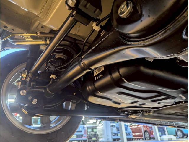 スペーシアギア ハイブリッドＸＺ　ターボ　４ＷＤ■届出済未使用【ガンメタルー　フ・メーカーＯＰ９型ナビ・全方位カメラ・フルセグ・ＢＴ・ＨＵＤ】衝突軽減ブレーキ／車線逸脱警告／追従クルコン／パドルシフト／両パワスラ／ソナー／電動パーキング／ＬＥＤオートライト／ルーフレール／取説（61枚目）