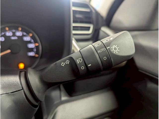 �y�I�[�g���C�g�z���̖͂��邳�ɍ��킹�Ď����œ_���������Ă���邽�߁A�_���Y��ɂ���ʎ��̖̂h�~�A�����Y��ɂ��o�b�e���[�オ���h���ł���郁���b�g������܂��B