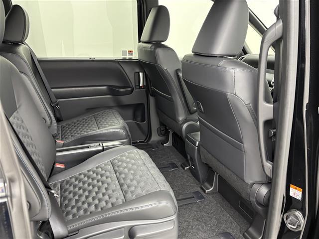 ヴォクシー ハイブリッドＳ－Ｚ　登録済未使用車　純正ディスプレイオーディオ（Ｂｌｕｅｔｏｏｔｈ／ＣＤ／ＤＶＤ／ＡＭ／ＦＭ）　フルセグＴＶ　バックカメラ　レーダークルーズコントロール　快適利便パッケージ　横滑り防止装置　ＥＴＣ２．０（25枚目）