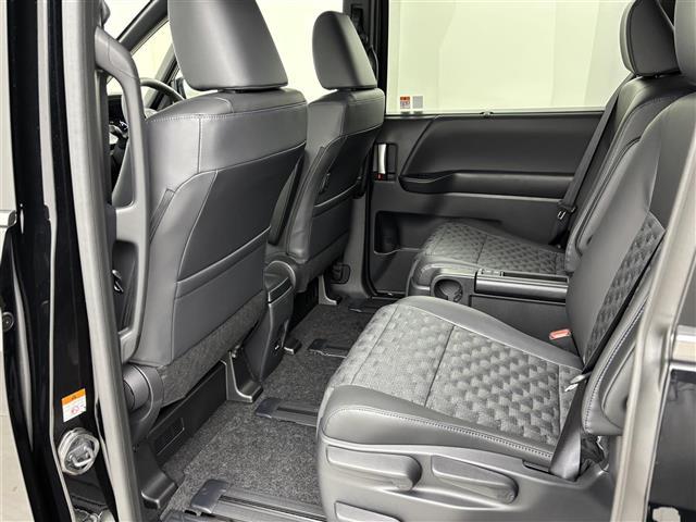 ヴォクシー ハイブリッドＳ－Ｚ　登録済未使用車　純正ディスプレイオーディオ（Ｂｌｕｅｔｏｏｔｈ／ＣＤ／ＤＶＤ／ＡＭ／ＦＭ）　フルセグＴＶ　バックカメラ　レーダークルーズコントロール　快適利便パッケージ　横滑り防止装置　ＥＴＣ２．０（26枚目）