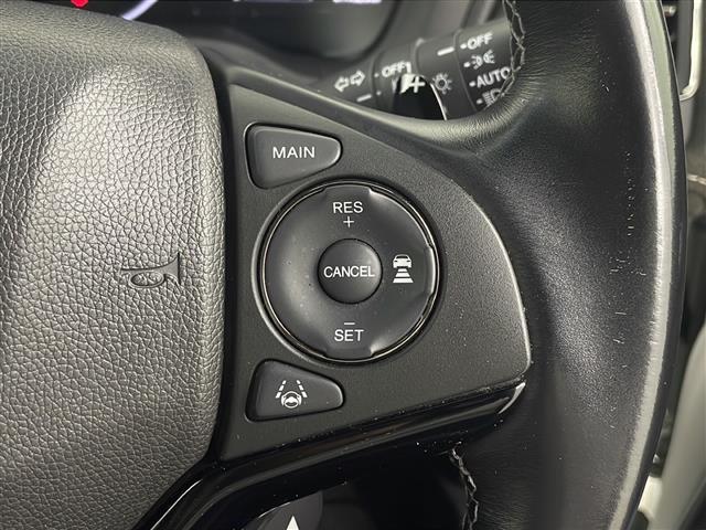 ヴェゼル ＲＳ・ホンダセンシング　純正ナビ（ＣＤ・ＤＶＤ・ラジオ・ワンセグ・ＵＳＢ・Ｂｌｕｅｔｏｏｔｈ）バックカメラ　ビルトインＥＴＣ　アダプティブクルーズコントロール　前席シートヒーター　パドルシフト　ステアリングリモコン　衝突軽減（4枚目）