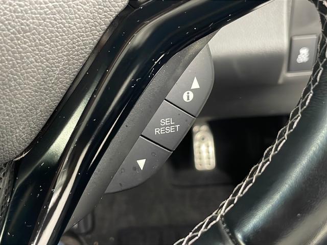 ヴェゼル ＲＳ・ホンダセンシング　純正ナビ（ＣＤ・ＤＶＤ・ラジオ・ワンセグ・ＵＳＢ・Ｂｌｕｅｔｏｏｔｈ）バックカメラ　ビルトインＥＴＣ　アダプティブクルーズコントロール　前席シートヒーター　パドルシフト　ステアリングリモコン　衝突軽減（13枚目）