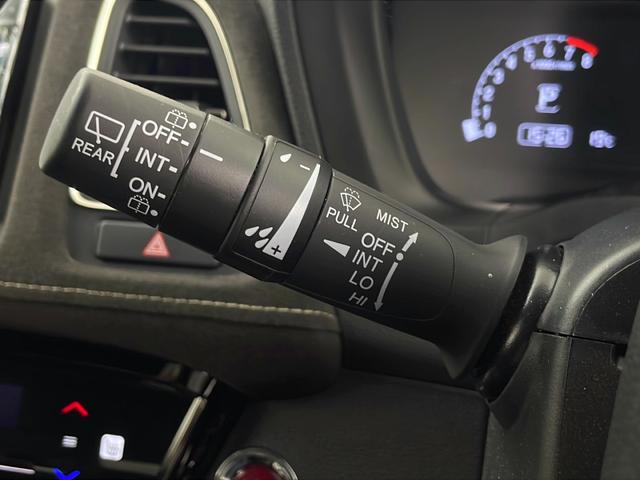 ヴェゼル ＲＳ・ホンダセンシング　純正ナビ（ＣＤ・ＤＶＤ・ラジオ・ワンセグ・ＵＳＢ・Ｂｌｕｅｔｏｏｔｈ）バックカメラ　ビルトインＥＴＣ　アダプティブクルーズコントロール　前席シートヒーター　パドルシフト　ステアリングリモコン　衝突軽減（14枚目）