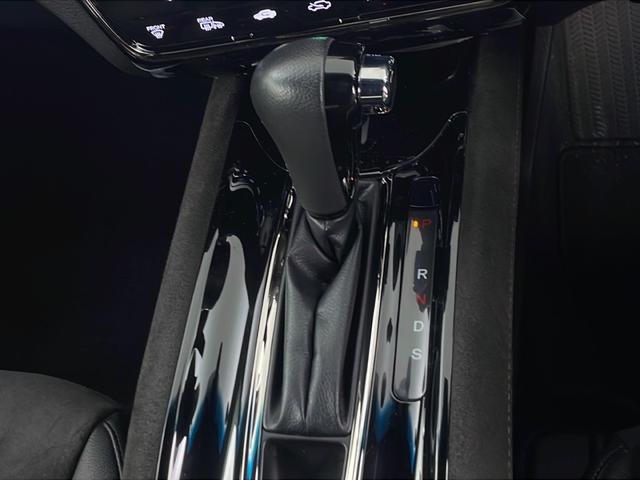 ヴェゼル ＲＳ・ホンダセンシング　純正ナビ（ＣＤ・ＤＶＤ・ラジオ・ワンセグ・ＵＳＢ・Ｂｌｕｅｔｏｏｔｈ）バックカメラ　ビルトインＥＴＣ　アダプティブクルーズコントロール　前席シートヒーター　パドルシフト　ステアリングリモコン　衝突軽減（18枚目）