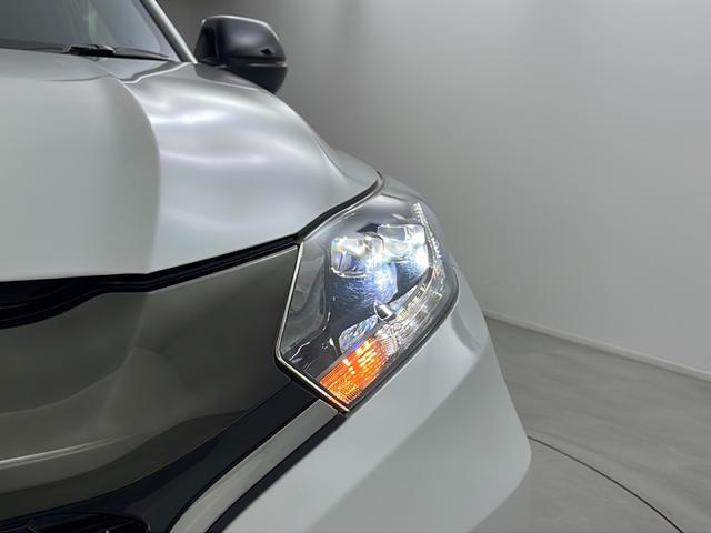 ヴェゼル ＲＳ・ホンダセンシング　純正ナビ（ＣＤ・ＤＶＤ・ラジオ・ワンセグ・ＵＳＢ・Ｂｌｕｅｔｏｏｔｈ）バックカメラ　ビルトインＥＴＣ　アダプティブクルーズコントロール　前席シートヒーター　パドルシフト　ステアリングリモコン　衝突軽減（50枚目）
