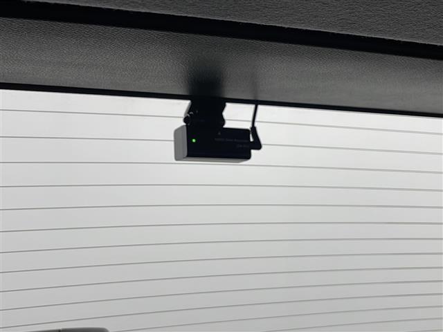 ヴェゼル ハイブリッドRS・ホンダセンシング 純正ナビ CD/DVD/Bluetooth/フルセグ バックカメラ 前後ドライブレコーダー ビルトインETC ハーフレザーシート 前席シートヒーター レーダークルーズコントロール レーンキープアシスト(5枚目)