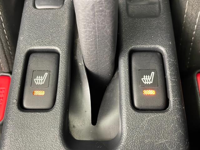 コペン ＧＲ　スポーツ　純正ナビ　ＣＤ／ＤＶＤ／Ｂｌｕｅｔｏｏｔｈ　バックカメラ　ドライブレコーダー　シートヒーター　純正１６インチアルミホイール　ＬＥＤヘッドライト　フォグランプ　オートライト　横滑り防止　プッシュスタート（6枚目）