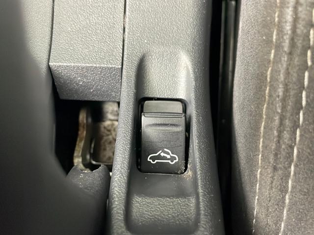 コペン ＧＲ　スポーツ　純正ナビ　ＣＤ／ＤＶＤ／Ｂｌｕｅｔｏｏｔｈ　バックカメラ　ドライブレコーダー　シートヒーター　純正１６インチアルミホイール　ＬＥＤヘッドライト　フォグランプ　オートライト　横滑り防止　プッシュスタート（7枚目）