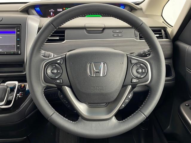 フリードハイブリッド ハイブリッド・Ｇホンダセンシング　純正ナビ　バックカメラ　両側パワースライドドア　ビルトインＥＴＣ　アダプティブクルーズコントロール　前席シートヒーター　レーンキープアシスト　純正アルミホイール　ＬＥＤヘッドライト　純正フロアマット（10枚目）