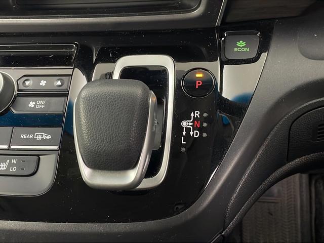 フリードハイブリッド ハイブリッド・Ｇホンダセンシング　純正ナビ　バックカメラ　両側パワースライドドア　ビルトインＥＴＣ　アダプティブクルーズコントロール　前席シートヒーター　レーンキープアシスト　純正アルミホイール　ＬＥＤヘッドライト　純正フロアマット（19枚目）