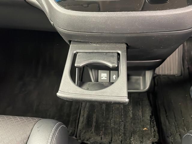 フリードハイブリッド ハイブリッド・Ｇホンダセンシング　純正ナビ　バックカメラ　両側パワースライドドア　ビルトインＥＴＣ　アダプティブクルーズコントロール　前席シートヒーター　レーンキープアシスト　純正アルミホイール　ＬＥＤヘッドライト　純正フロアマット（30枚目）