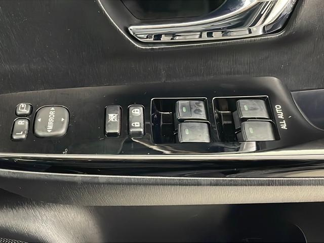 プリウスアルファ Ｓツーリングセレクション・ＧＲスポーツ　純正ナビ　バックカメラ　Ｂｌｕｅｔｏｏｔｈ　フルセグＴＶ　ＣＤ　ＤＶＤ　前後ドライブレコーダー　ビルトインＥＴＣ　ＬＥＤヘッドライト　純正１８インチアルミホイール　純正フロアマット　ハーフレザーシート（21枚目）